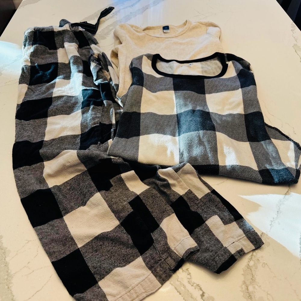 2 Piece Plaid Pajamas Set - Black and White